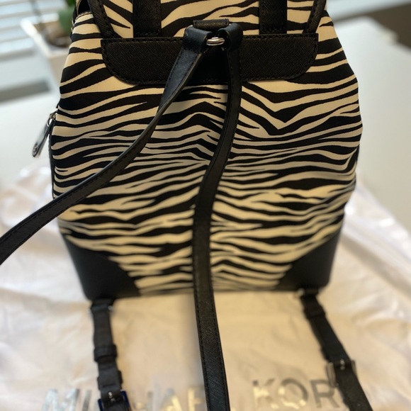 New Michael Kors Raven Medium Backpack - Picture 5 of 14